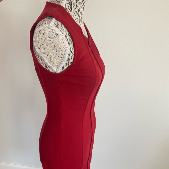 Diane von Furstenberg form fitting busniess midi dress with zipper up front - Picture 2 of 4